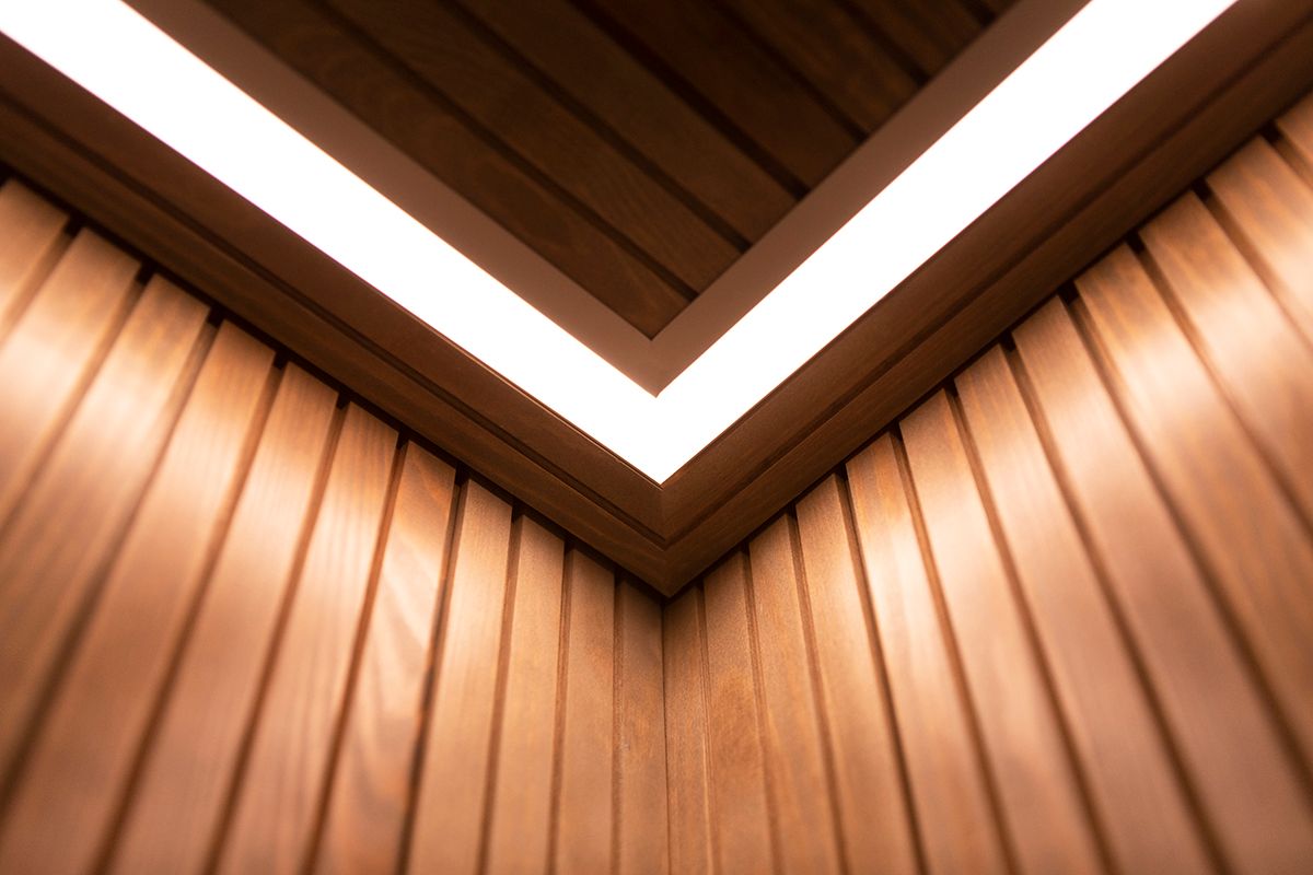 Uno sfondo verde con un quadrato bianco evidenzia la scritta "LED STORE" in grassetto bianco e rappresenta le soluzioni di illuminazione eco-compatibili.