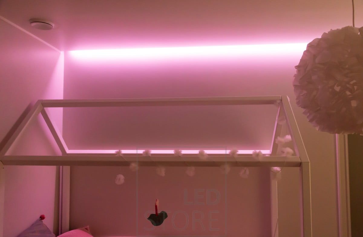Nastro RGB nella cameretta dei bambini per creare un'illuminazione d'atmosfera. Ledstore.fi