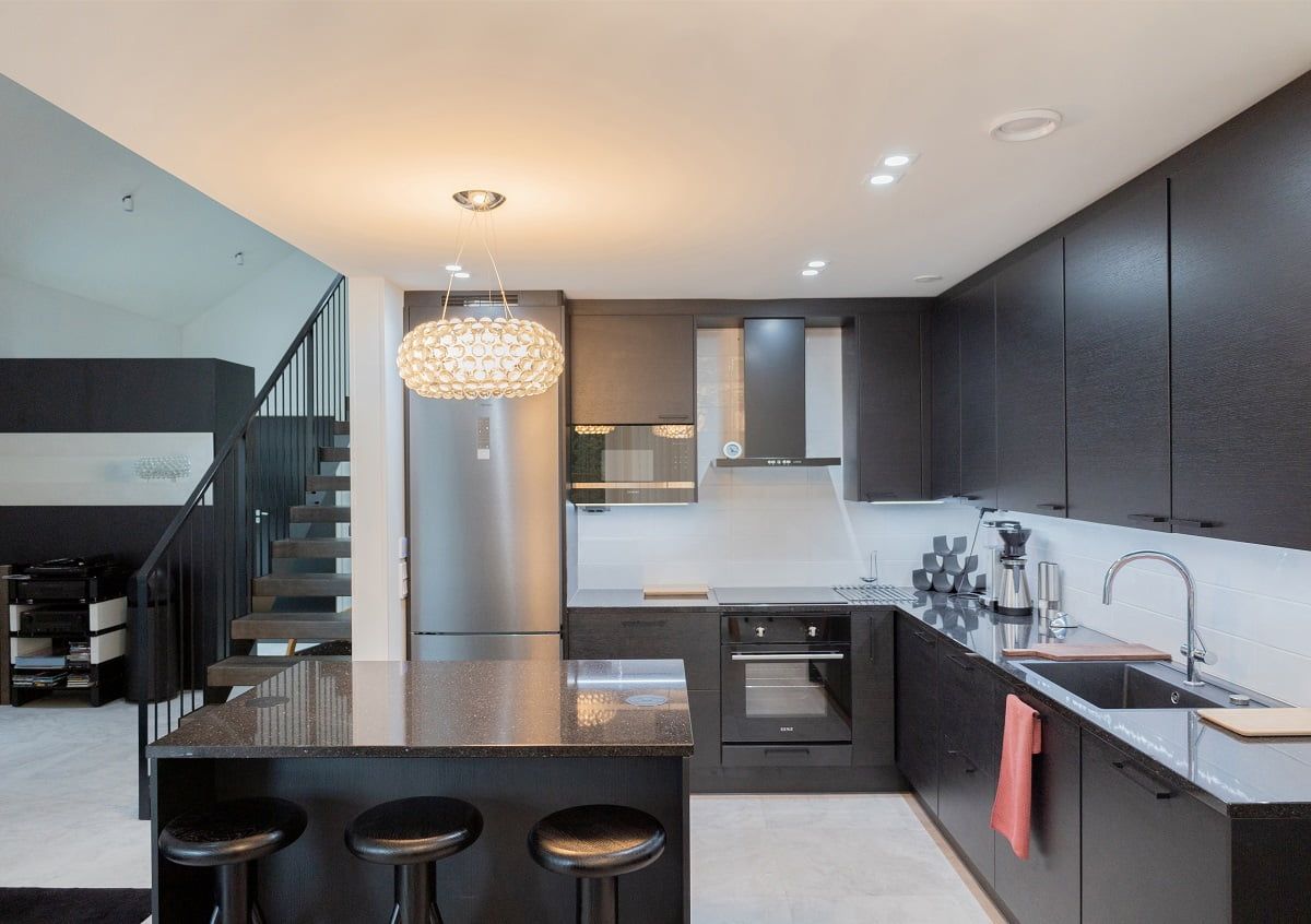 I faretti da cucina e le strisce luminose per piani di lavoro sono regolabili in base alla temperatura del colore. ©LedStore