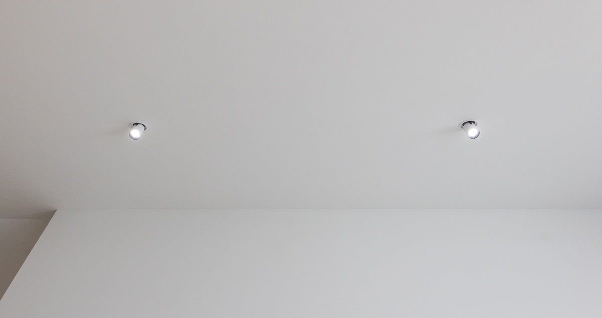 I faretti Kolo 12W forniscono 1000 lumen di luce per lampada. Gli spot sono regolabili in temperatura di colore e dimmerabili. ©LedStore