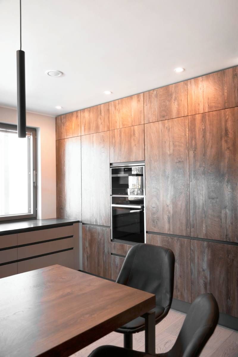 Logo LED Store su sfondo verde con un quadrato bianco con la scritta "LED STORE" in lettere maiuscole.