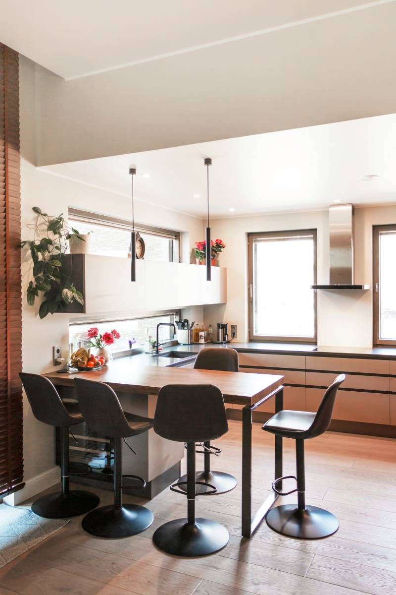 Il testo bianco "LED STORE" su sfondo verde presenta il design del logo dell'azienda di illuminazione. Il carattere semplice al centro aumenta la visibilità e l'attrattiva del marchio.