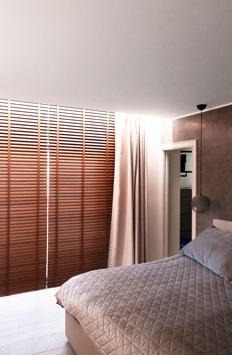 Il logo LED STORE con testo bianco su sfondo verde presenta soluzioni di illuminazione ad alta efficienza energetica.