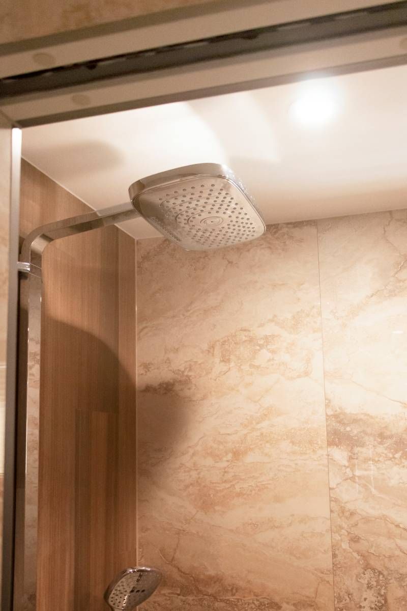 Logo LED STORE con testo bianco su sfondo verde, che evidenzia le soluzioni di illuminazione LED ecologiche.