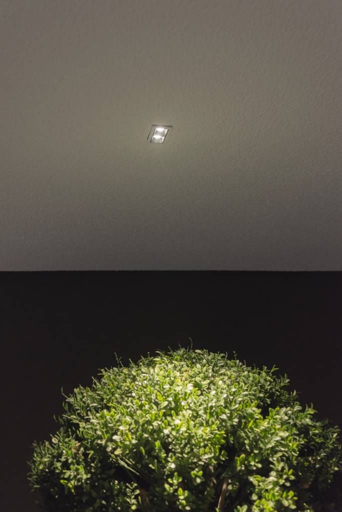 Un faretto illuminato sulla pensilina della Linea 2. © LedStore