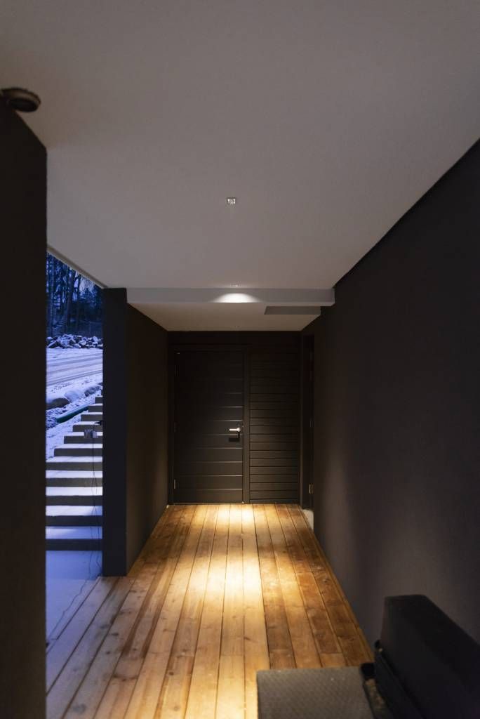 Il faretto Linja2 illumina un magazzino esterno in un corridoio. © LedStore