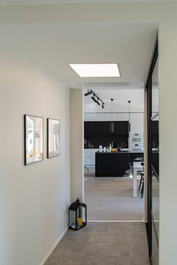 Logo LED STORE su sfondo verde: un quadrato bianco con la scritta "LED STORE" in grassetto, che evidenzia le opzioni di illuminazione a risparmio energetico.