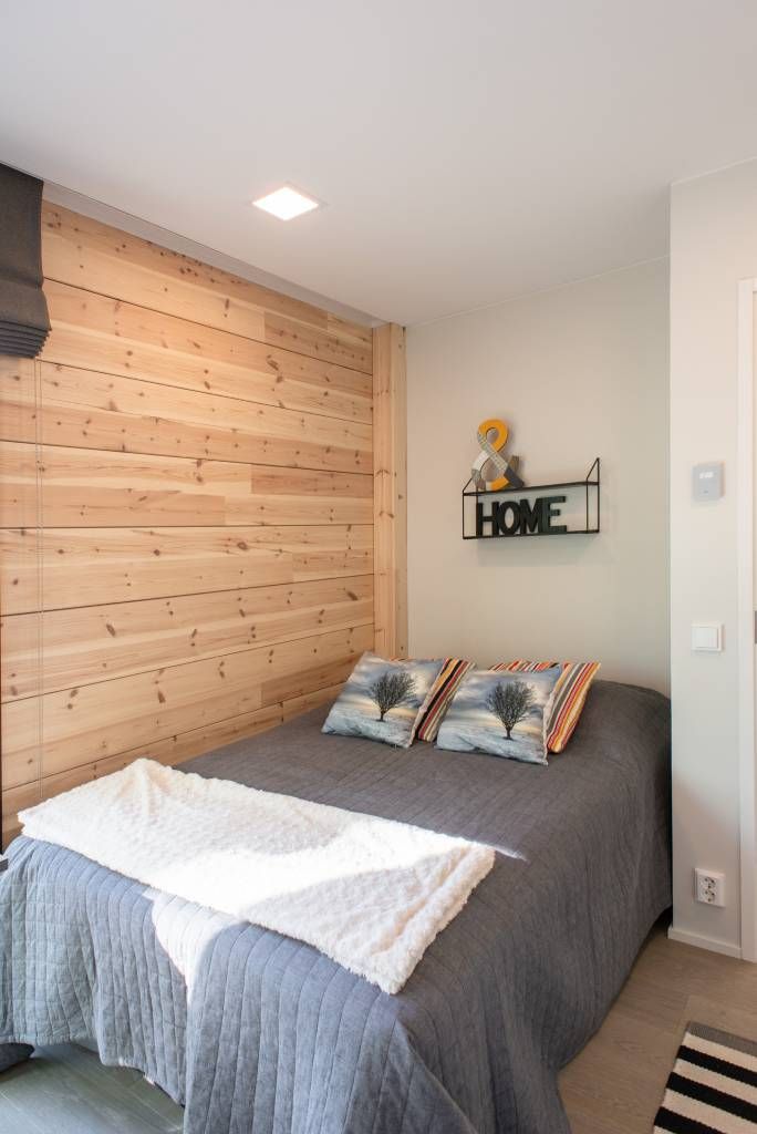 Logo LED STORE su sfondo verde: il testo bianco all'interno di un quadrato bianco evidenzia le soluzioni di illuminazione ad alta efficienza energetica.