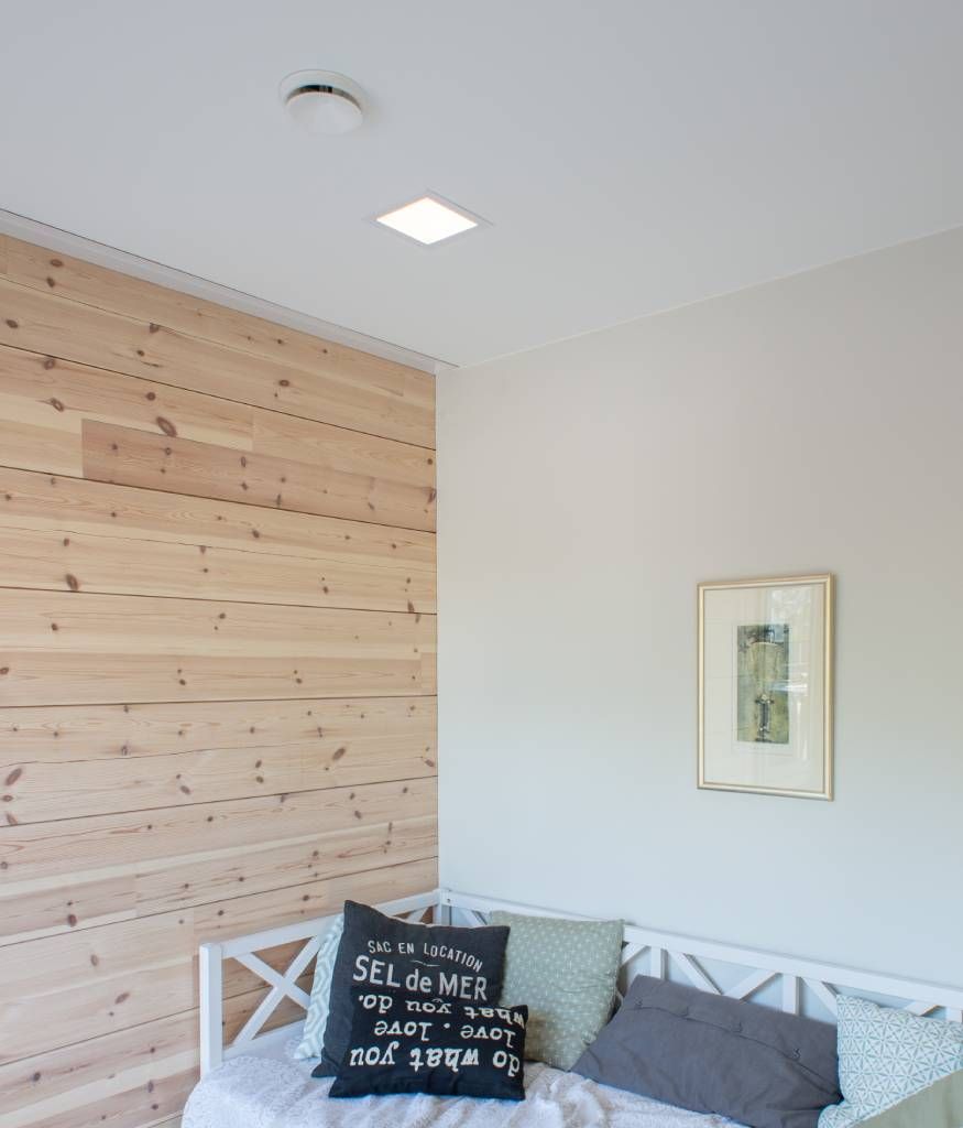 Logo LED STORE su sfondo verde in un quadrato bianco, che promuove soluzioni di illuminazione a LED ad alta efficienza energetica.