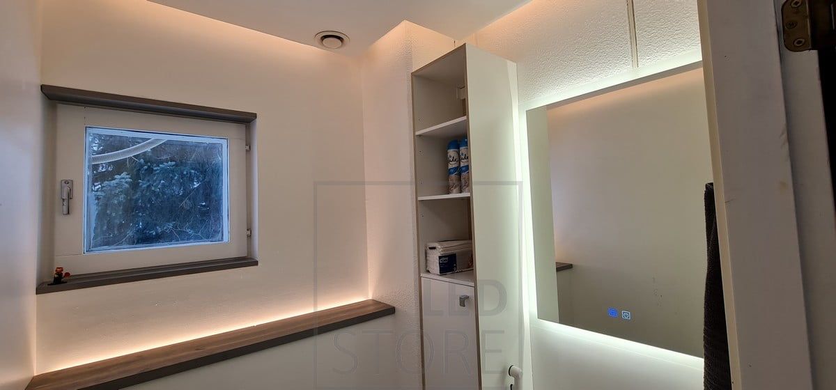 Illuminazione indiretta per l'intero bagno. Ledstore.fi