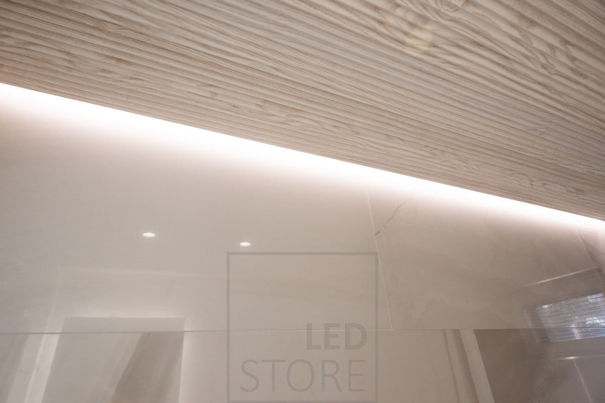 Una bella illuminazione indiretta per il bagno. Ledstore.fi