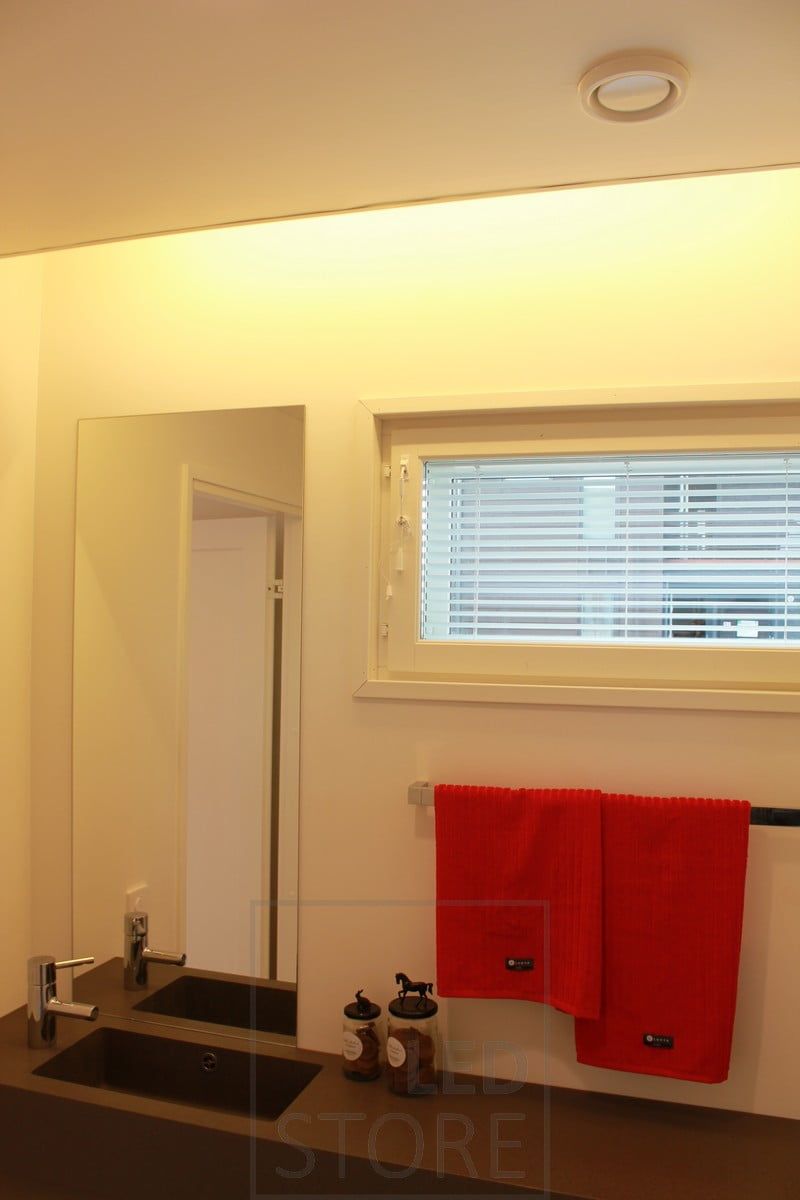 Striscia led tra soffitto e parete per l'illuminazione indiretta. Ledstore.fi