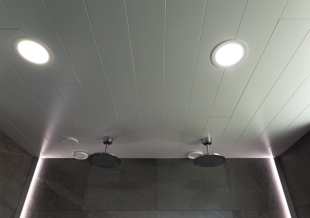 Sfondo verde e quadrato bianco con la scritta "LED STORE" in un carattere moderno, per migliorare l'ottimizzazione sui motori di ricerca del negozio di illuminazione a LED.