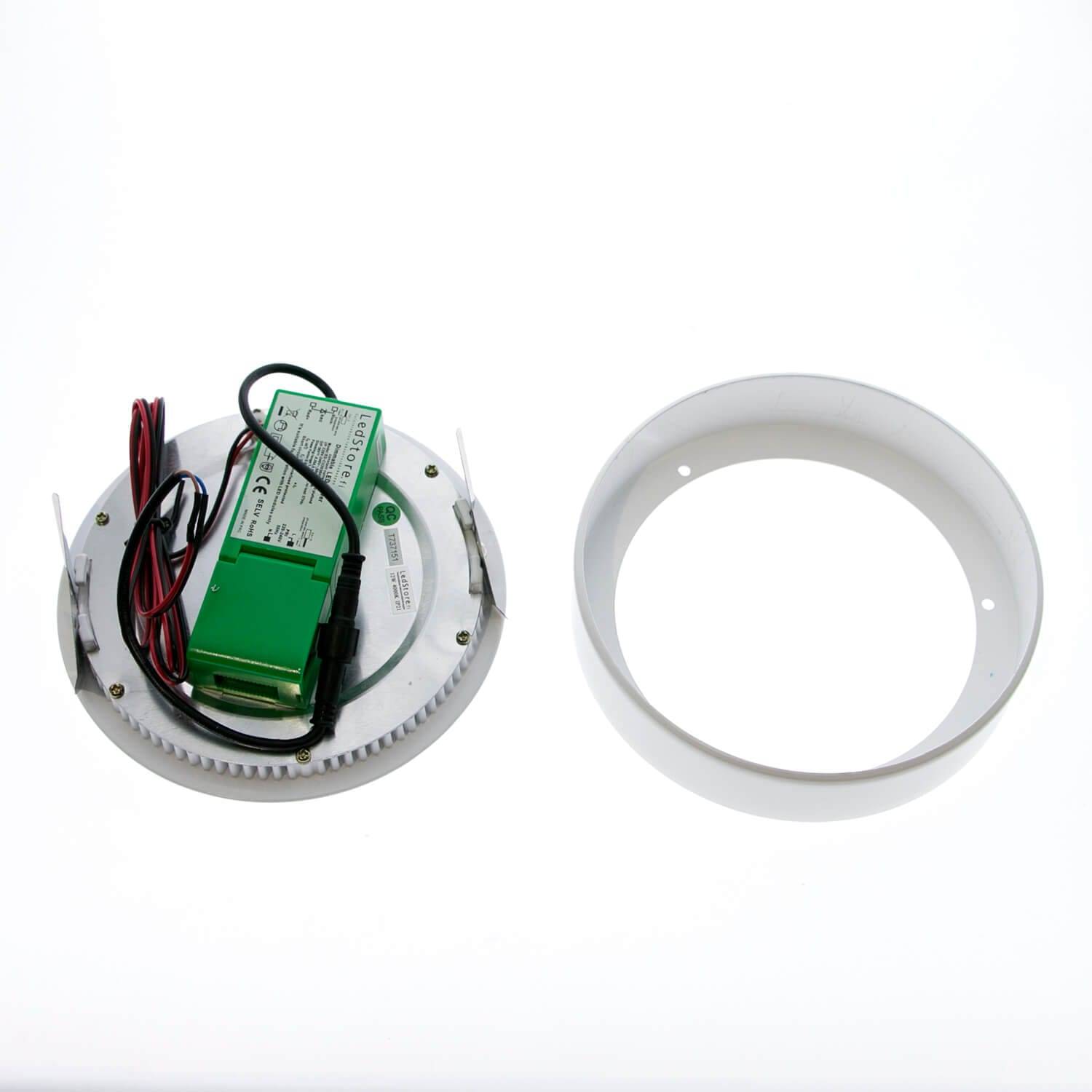 apparecchi di illuminazione adatti a sistemi di automazione domestica che incorporano un trasformatore triac