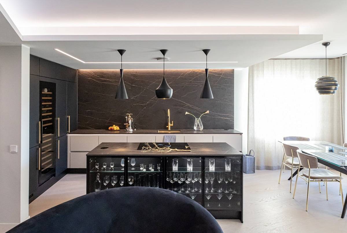 Come si progetta l'illuminazione nelle case? L'illuminazione della cucina viene realizzata piano per piano.