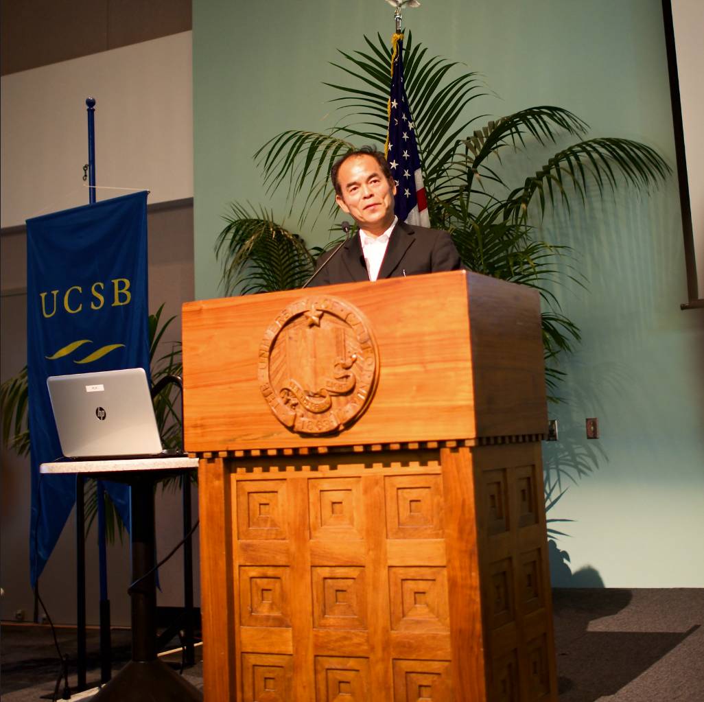 Storia del LED - Shuji Nakamura nel 2014. Foto di Glenn Beltz