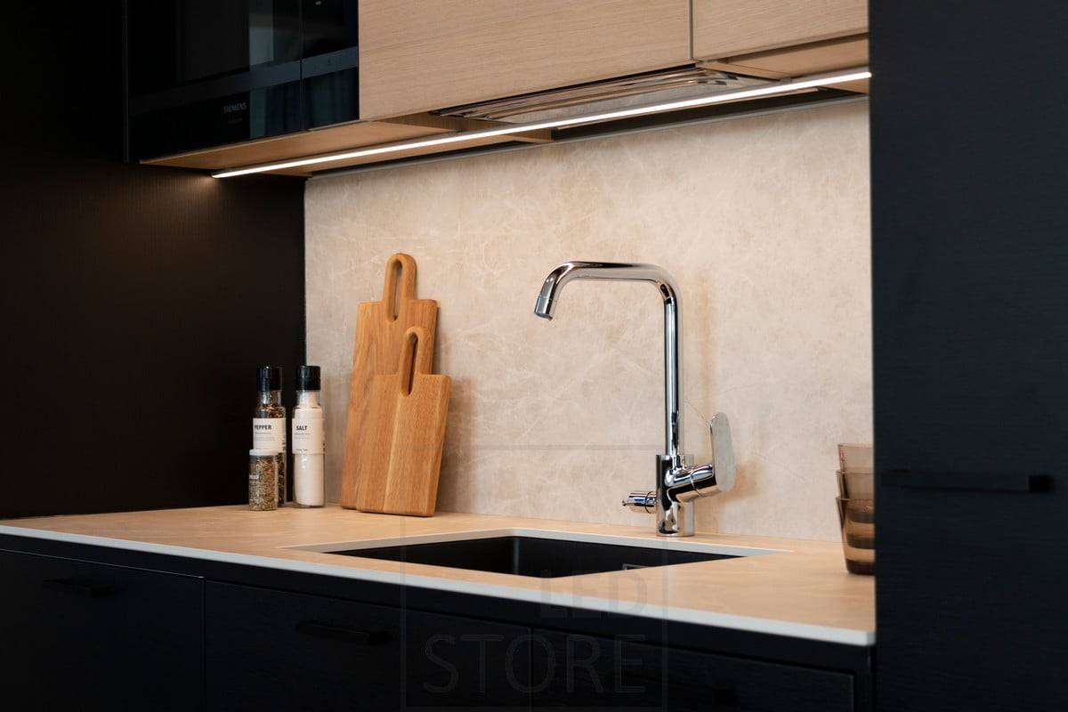 La potenza della striscia Led è particolarmente efficace nelle cucine buie
