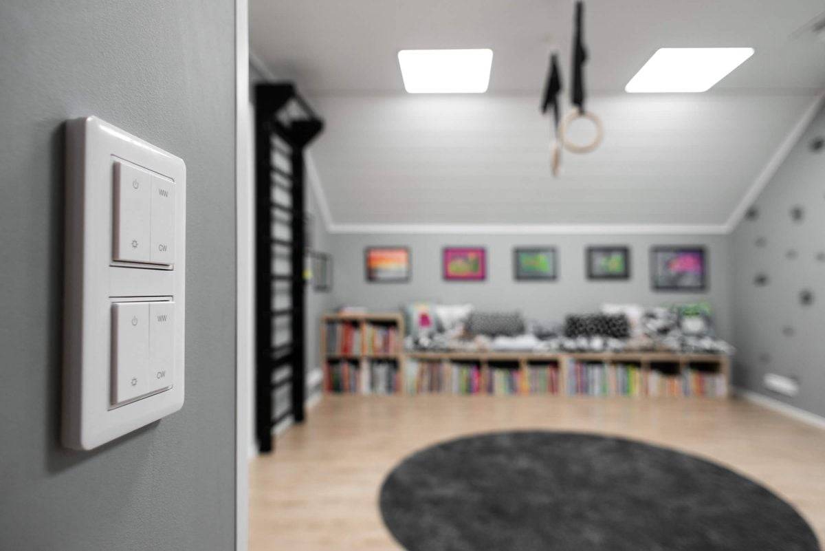 Controllore Light RF Wireless in cornice EXXACT montata a parete