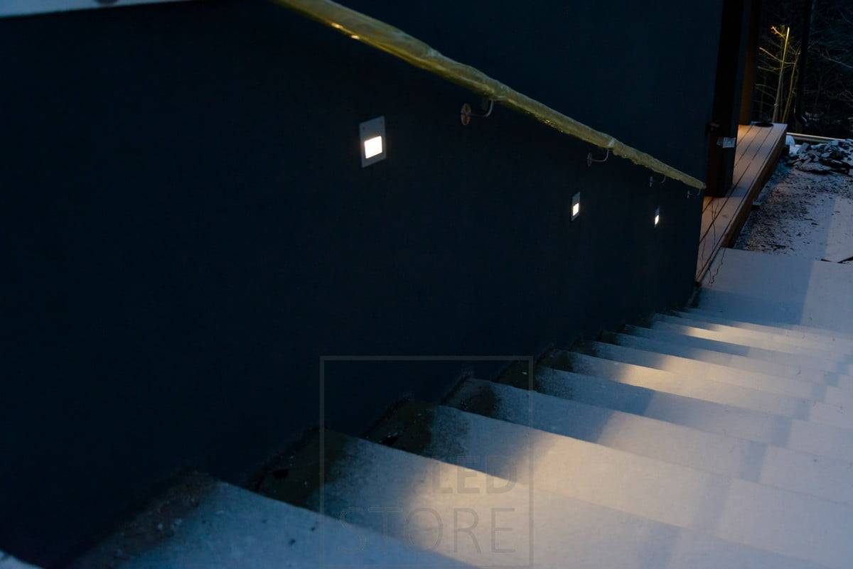 Luci a led da incasso a parete IN-WALL OUT per illuminare le scale esterne. L'illuminazione dei passaggi crea sicurezza e crea un'illuminazione d'atmosfera. Ledstore.fi