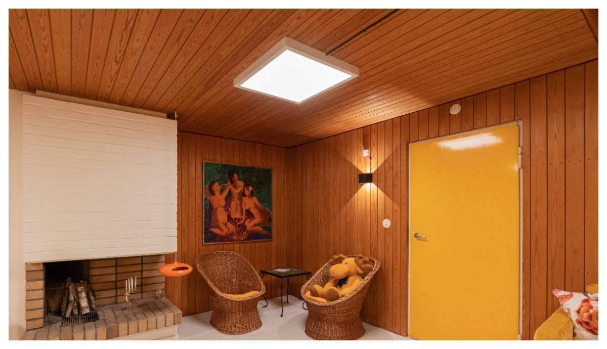 Pannello a led 600 e applique funk nella sala del camino. LedStore.fi