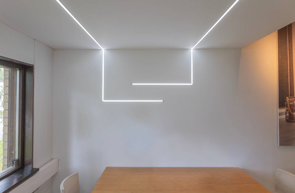 La striscia LED CCT fredda è fresca e luminosa.