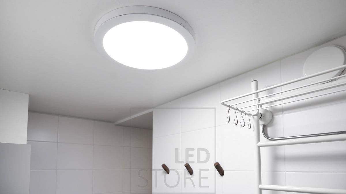 Plafond dimmerabile e a prova di umidità (IP44) per illuminare il tuo bagno