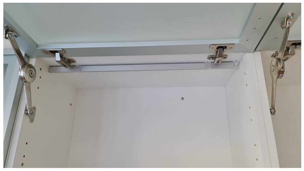 Il profilo a LED si inserisce perfettamente nel mobile