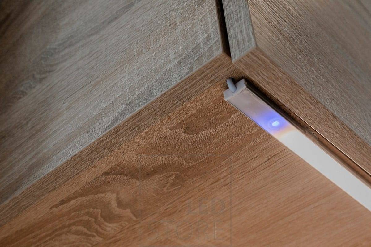 striscia led per cucina sotto il mobile con timer touch