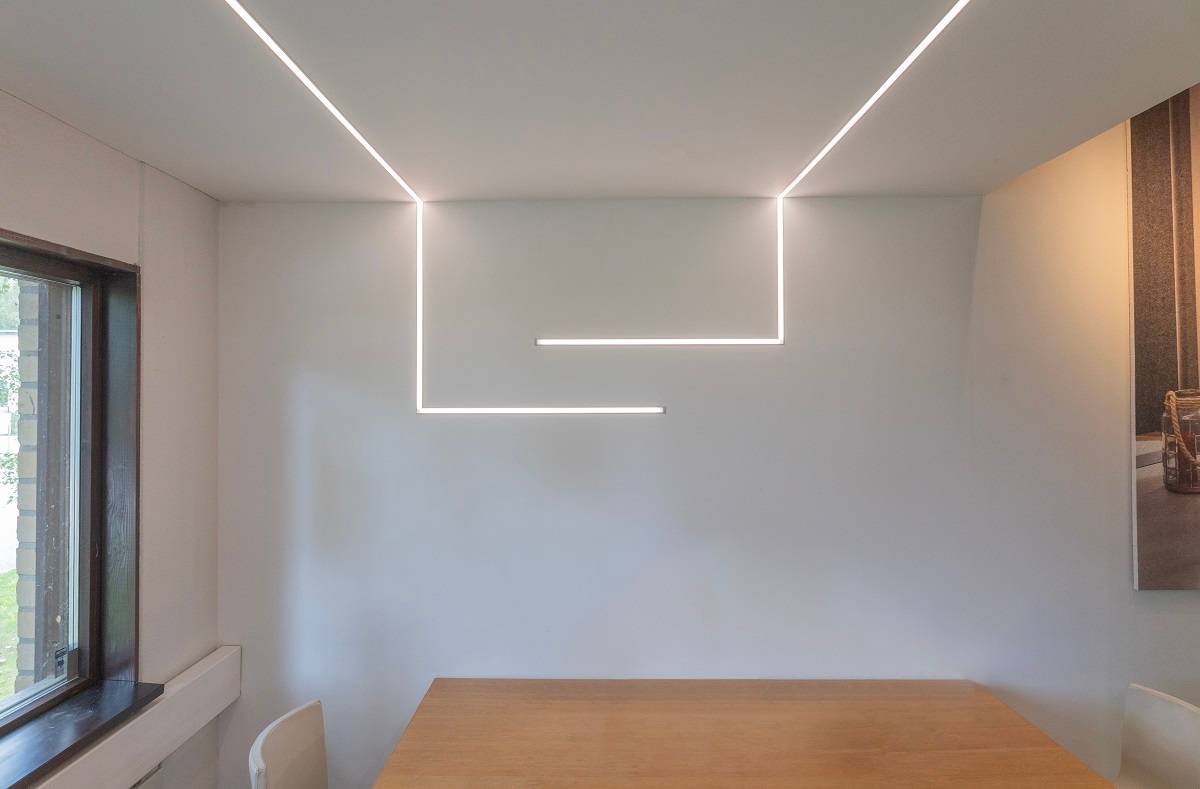 La luce di tonalità neutra di circa 4.000 Kelvin è adatta per l'illuminazione generale. Non rifrange la luce né calda né fredda.