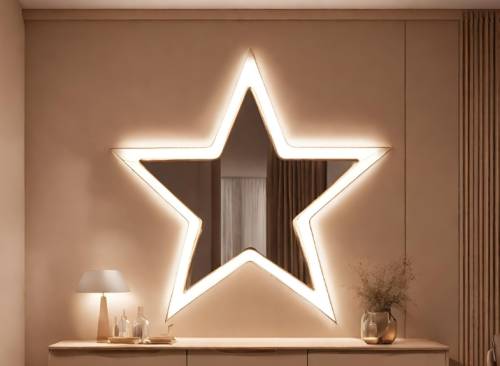 La parete beige è ornata da uno specchio a forma di stella illuminato dai bordi a LED di LedStore.fi. Sul lato inferiore si trova una consolle di colore chiaro con sopra una lampada, due piccole bottiglie e un vaso di piante secche. La stanza è decorata con uno schema di colori appropriatamente neutro.