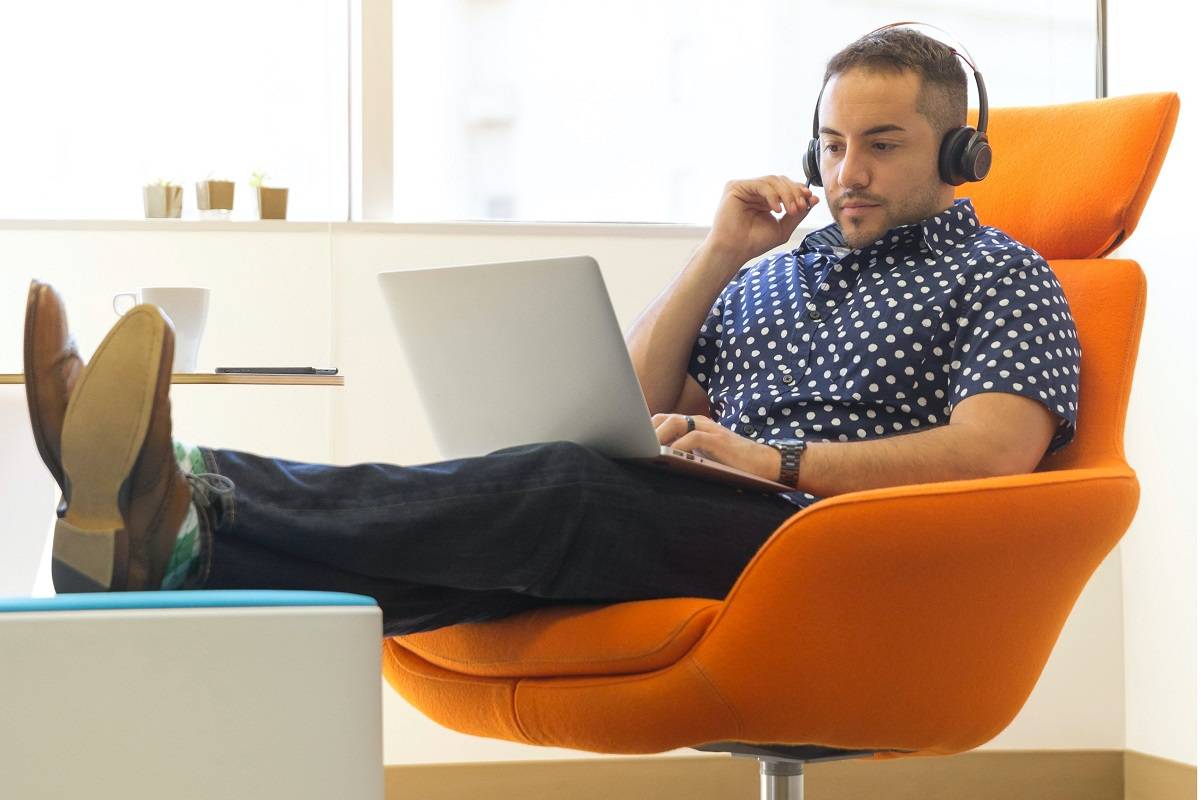 Illuminazione del luogo di lavoro - Come può il design dell'illuminazione migliorare la produttività del luogo di lavoro?