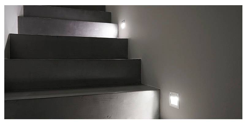 il giusto tipo di illuminazione per le scale - Scale a muro