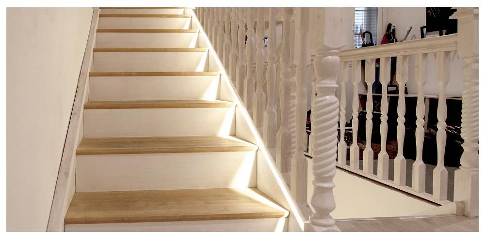 il giusto tipo di illuminazione per le scale - con la striscia Led la luce è distribuita in modo uniforme sulle scale
