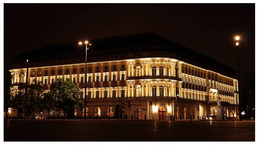 Varsavia, Voivodato della Masovia, Polonia hotel illuminato di notte