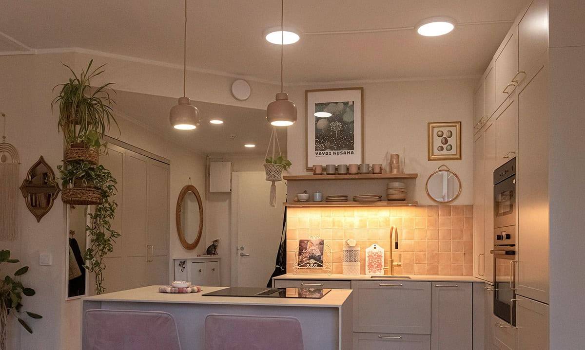 Illuminazione in cucina e nel corridoio.