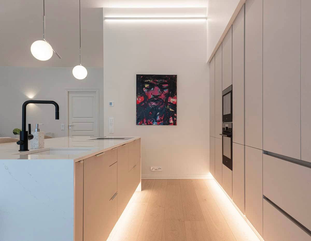 Zoccolo da cucina con striscia led