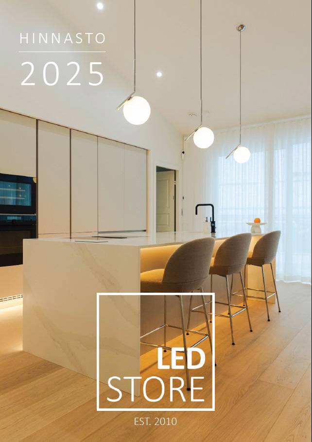 Una cucina moderna con un'isola in marmo e tre sedie beige è illuminata da luci LED di alta qualità di LedStore.fi. Le luci a sospensione creano una calda luce intorno alla cucina, esaltando l'eleganza dello spazio. La morbida luce naturale filtra attraverso le tende luminose, completando l'atmosfera della stanza. Scopri l'ispiratore "Kuvasto 2025" e una soluzione di illuminazione per la tua casa da LedStore, che ha iniziato la sua attività nel 2010.
