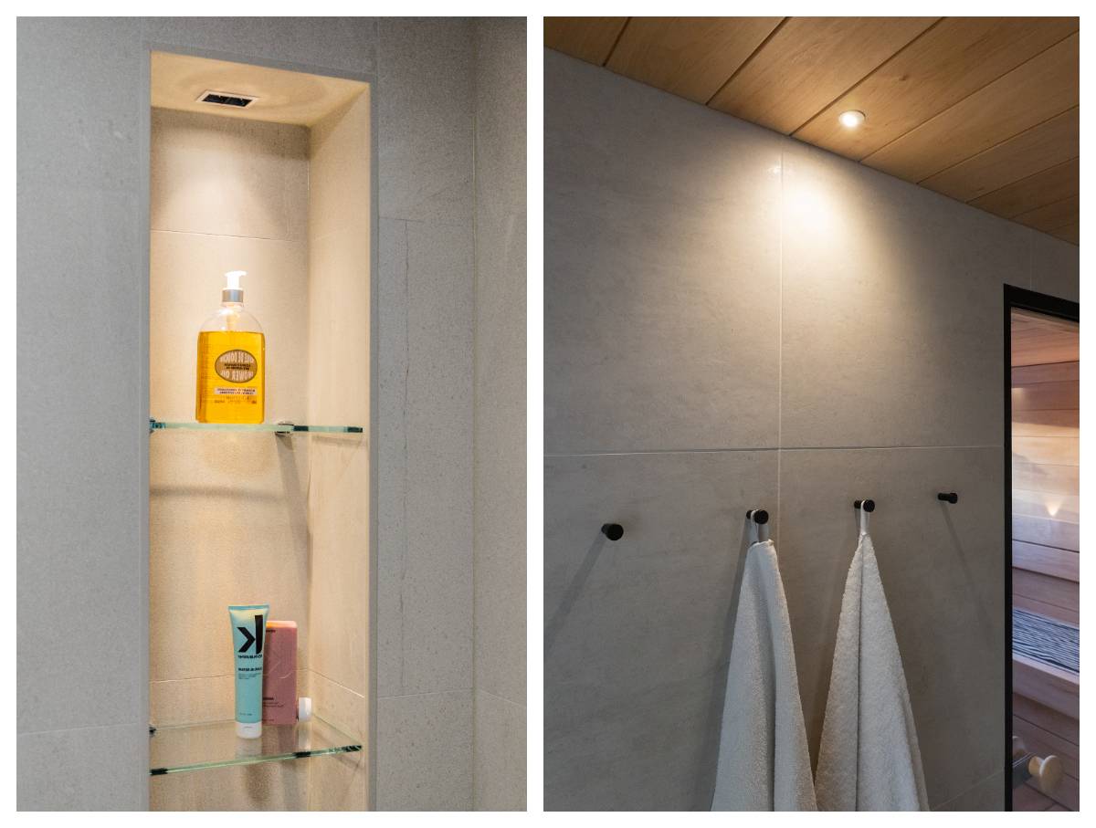 Nel bagno, un aspetto decorativo e suggestivo è stato ottenuto illuminando dall'alto la mensola di vetro stretta a tre livelli con un dispenser di detersivi. Nella seconda immagine, un piccolo vaso da sauna incassato nel soffitto illumina i ganci per gli asciugamani.