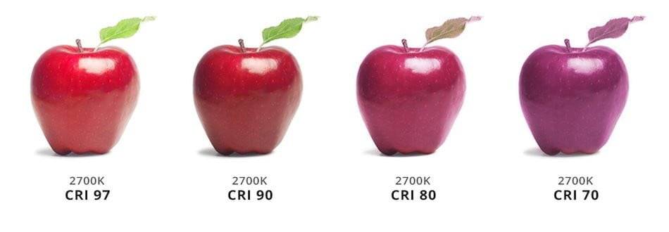 Quattro mele in luce LED a 2700K con valori CRI di 97, 90, 80 e 70; le gradazioni di colore evidenziano la qualità degli apparecchi LedStore.fi.