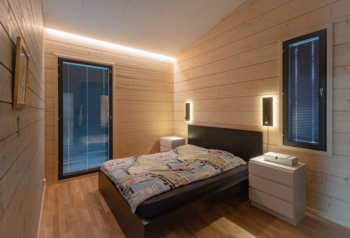 La striscia led per camera da letto è regolabile in temperatura di colore e dimmerabile.