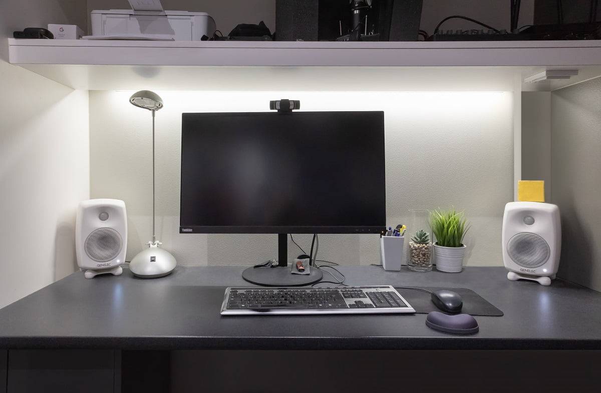 illuminazione a strisce led per postazioni di lavoro. Sito di riferimento di LedStore
