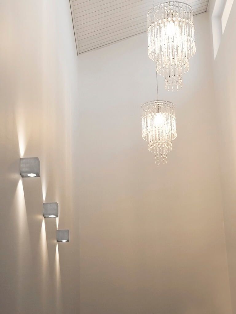 Logo LED STORE su sfondo verde; testo bianco in grassetto su un quadrato bianco per soluzioni di illuminazione ad alta efficienza energetica.