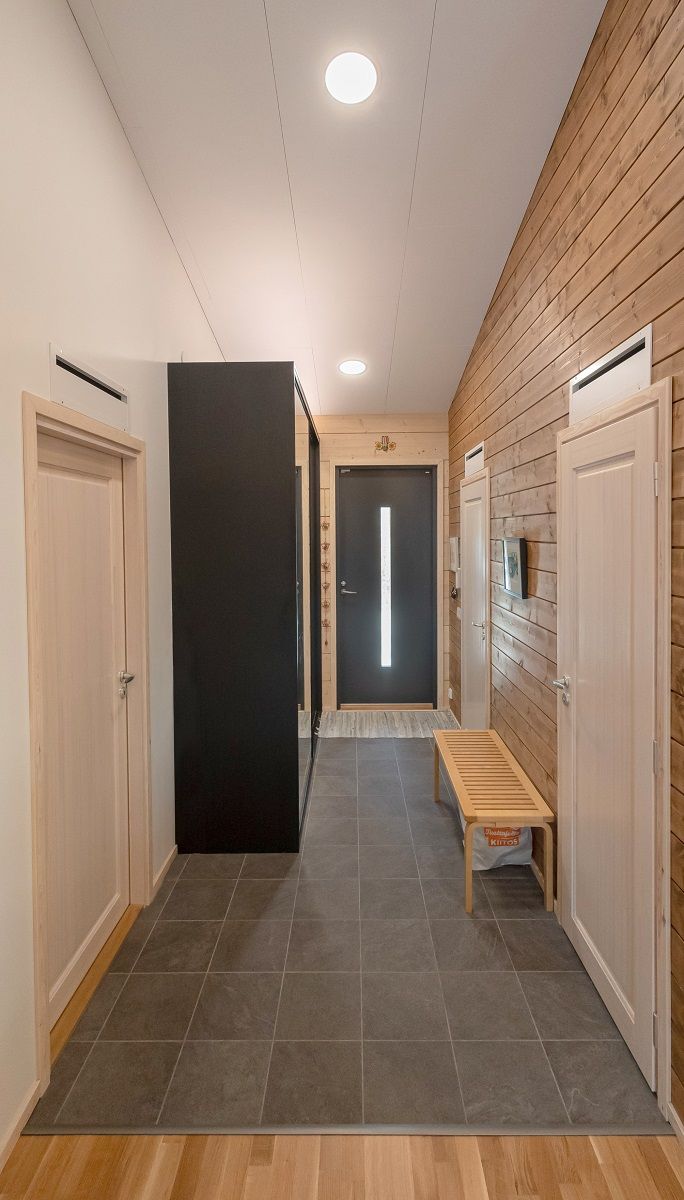 Illuminazione dell'ingresso con apparecchi plafond.