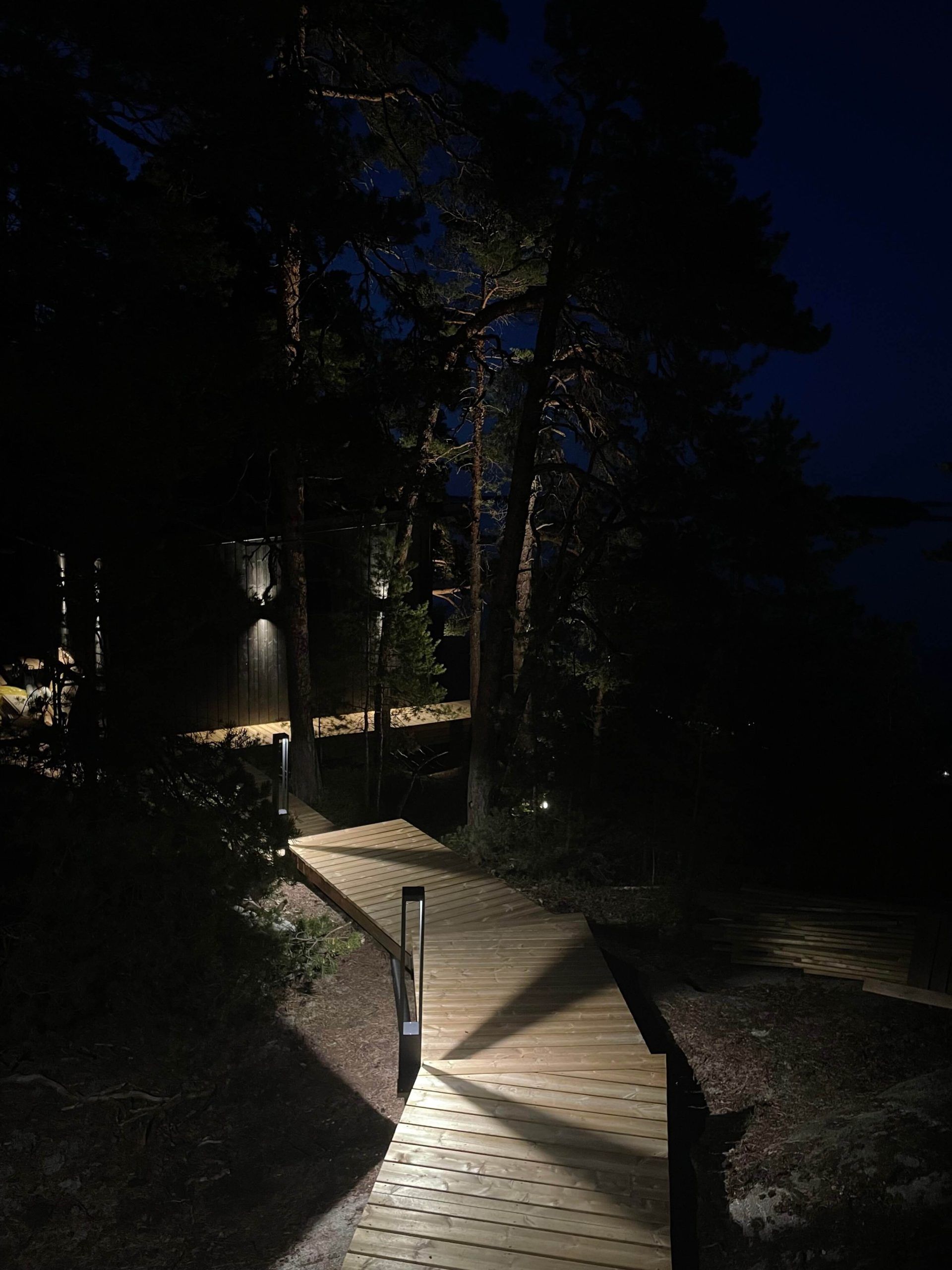 Illuminazione del camminamento con luci a colonna FUNK.