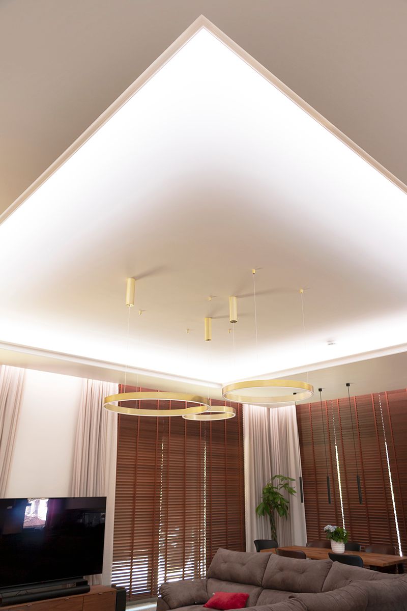 Logo LED STORE su sfondo verde con un quadrato bianco e testo bianco in grassetto al centro.