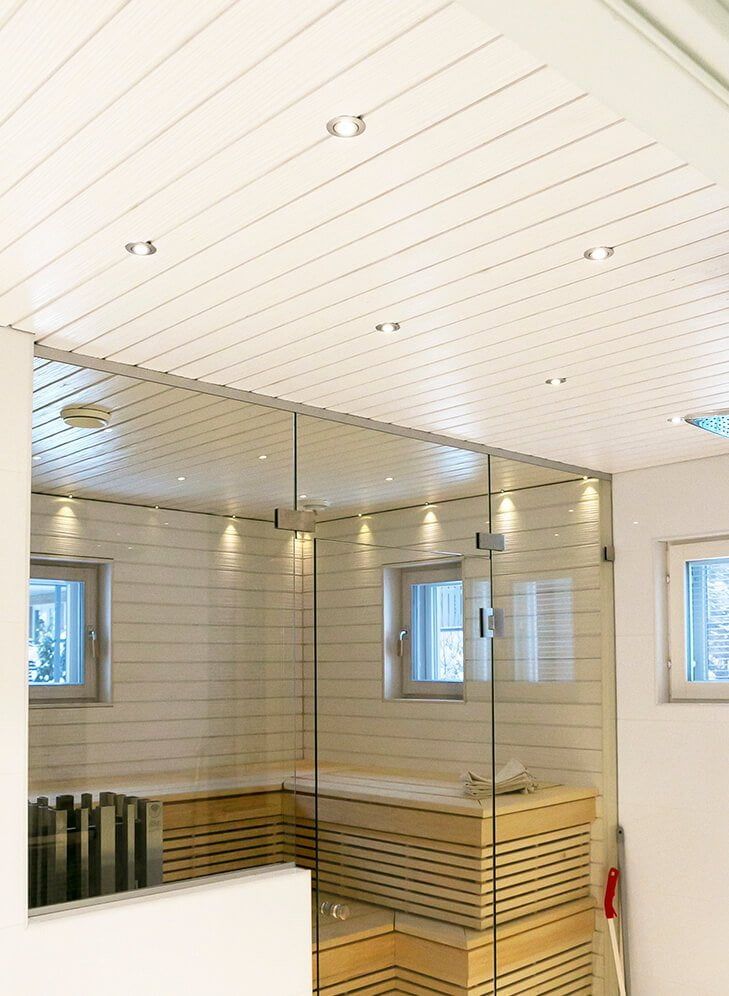 Sfondo verde con testo quadrato bianco in grassetto "LED STORE" che promuove soluzioni di illuminazione a LED ad alta efficienza energetica.