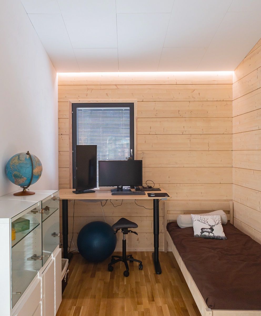 L'illuminazione della camera da letto ha utilizzato una striscia a led installata nel capannone.