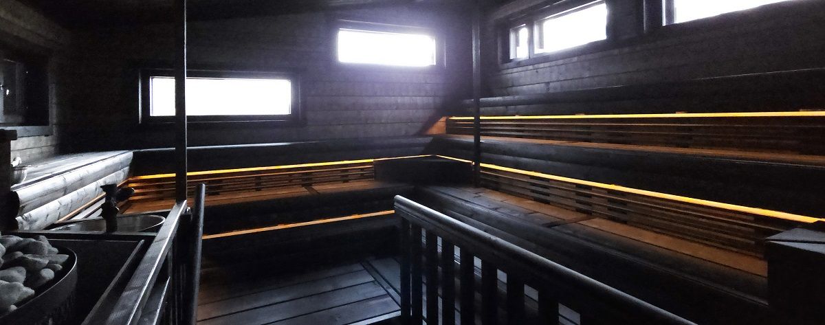 La luce a LED fornisce un'illuminazione uniforme e coesa ed è facile da installare in quanto non richiede fori di montaggio. Il profilo impermeabile in alluminio si trova sulla superficie del cono e la striscia LED al suo interno