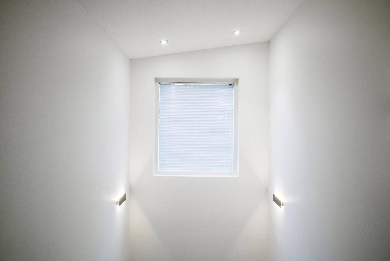 Sfondo verde, quadrato bianco al centro con la scritta "LED STORE" a caratteri cubitali, che evidenzia le soluzioni di illuminazione ad alta efficienza energetica.