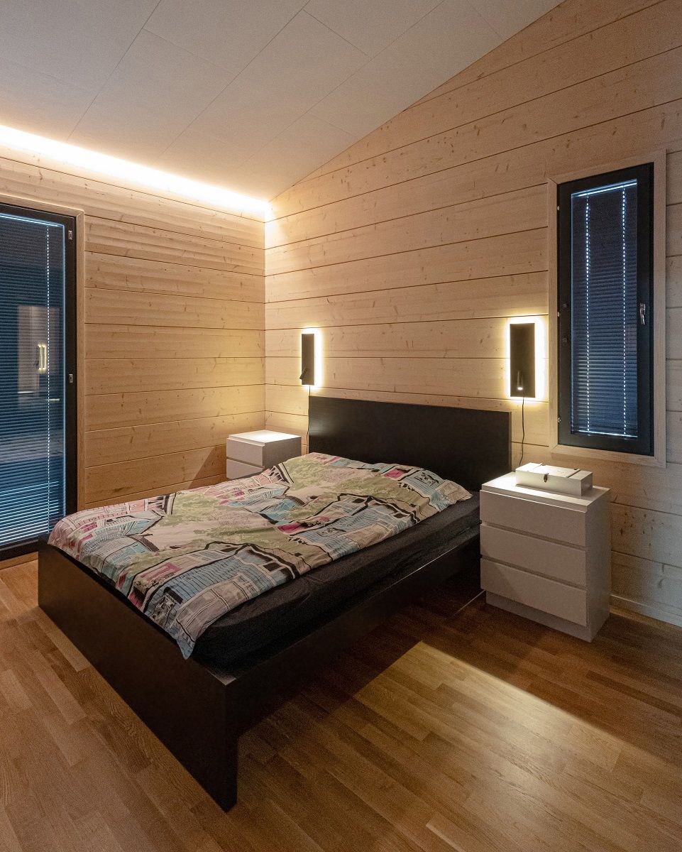 La retroilluminazione e la luce target della luce notturna possono essere accese in momenti diversi.